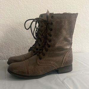 Combat boots
